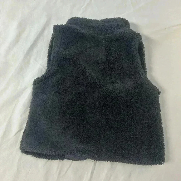 Old Navy - plush faux fur baby  vest. Size 0 to 3 months. - Picture 3 of 3